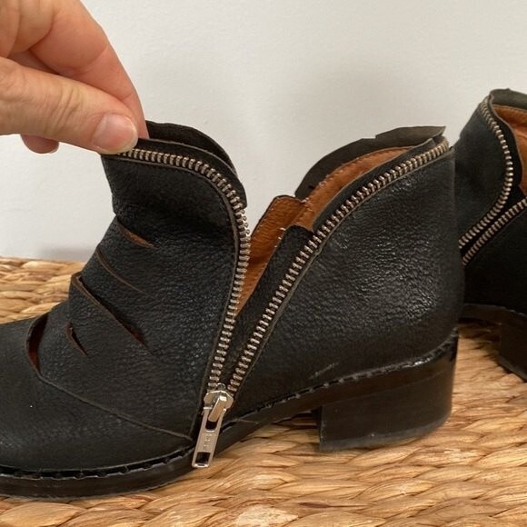 Kenneth Cole Gentle Souls Bailey Black Leather Cut Out Bootie Grunge Streetwear - Picture 8 of 14